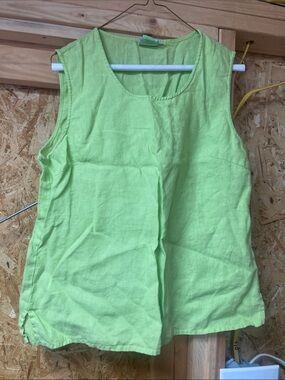 HOT COTTON/Linen lime green sleeveless scoopNeck Top in